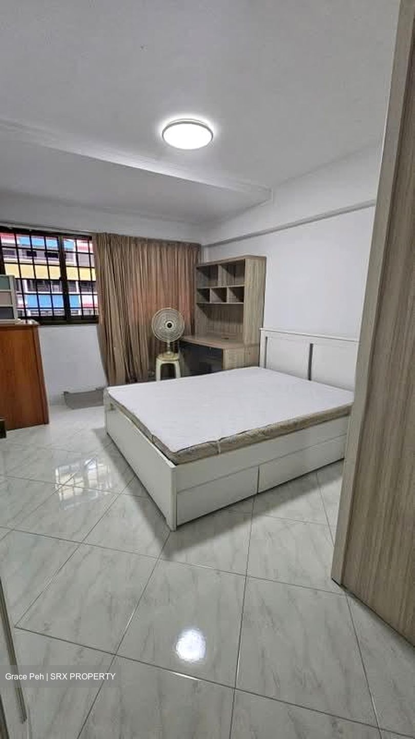Blk 240 Yishun Ring Road (Yishun), HDB 5 Rooms #546695531